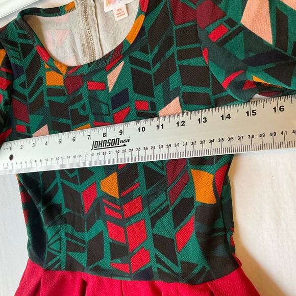 Lularoe Women’s Short Sleeve Screw Neck Knee Length Dress size XS, Red & Green - Picture 3 of 11